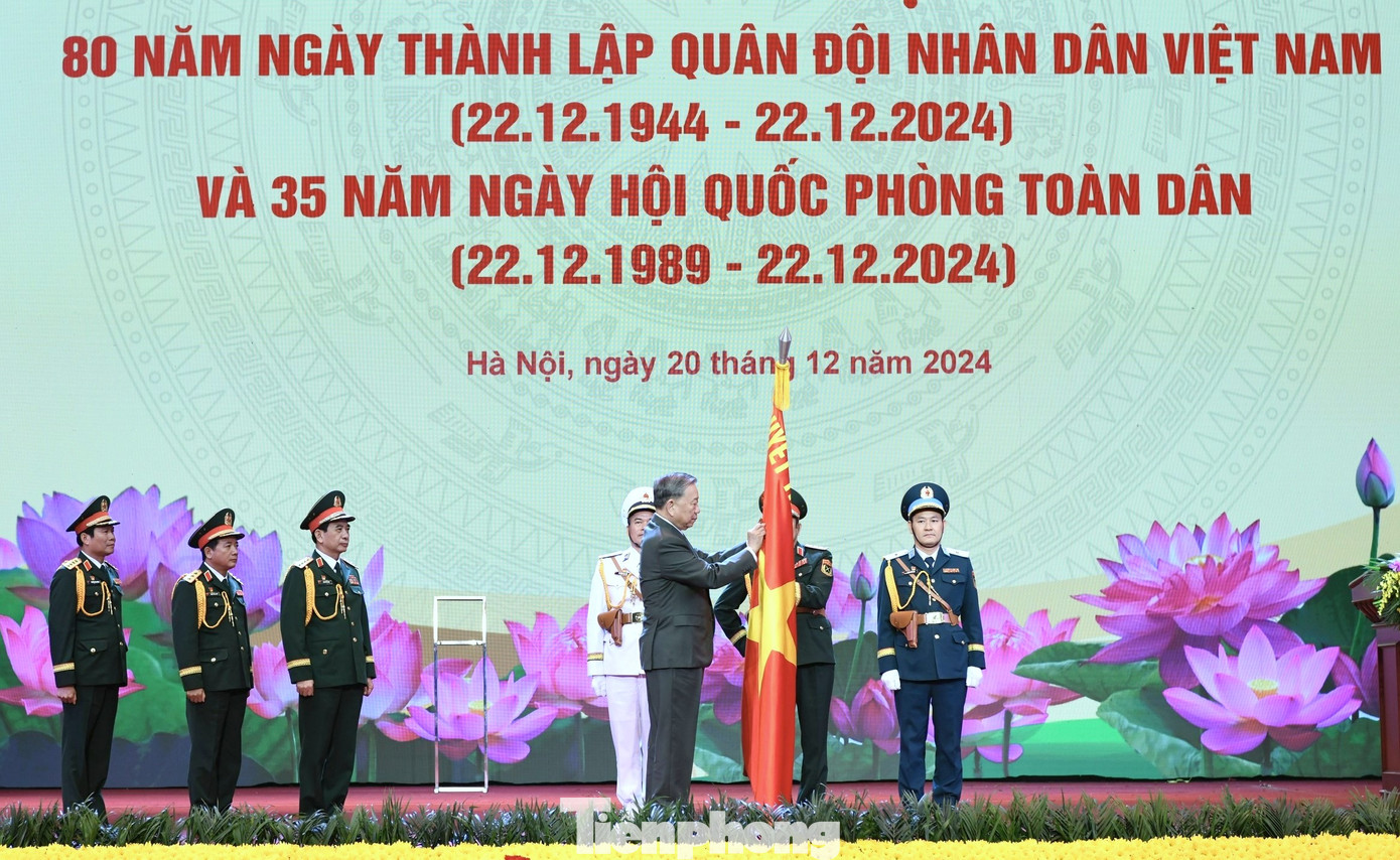 Tại Lễ kỷ niệm, thay mặt lãnh đạo Đảng, Nhà nước, Tổng Bí thư Tô Lâm - Bí thư Quân ủy Trung ương trao Huân chương Hồ Chí Minh tặng Quân đội nhân dân Việt Nam. Tại Lễ kỷ niệm, thay mặt lãnh đạo Đảng, Nhà nước, Tổng Bí thư Tô Lâm - Bí thư Quân ủy Trung ương trao Huân chương Hồ Chí Minh tặng Quân đội nhân dân Việt Nam.