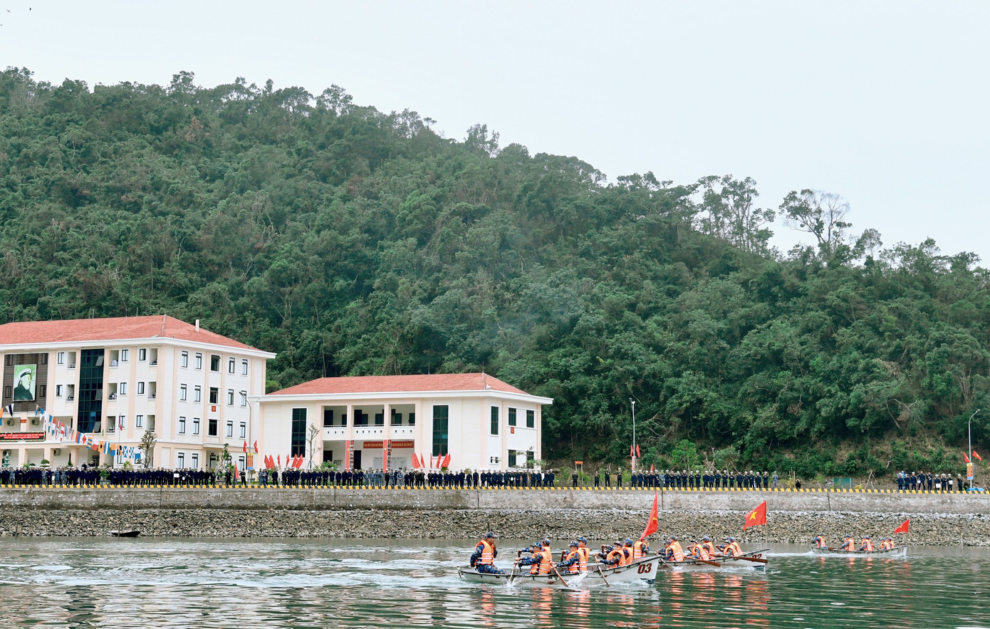 Sau buổi gặp mặt, Lữ đoàn 169 tổ chức Hội thao chèo xuồng giữa các chiến sĩ năm thứ nhất và chiến sĩ năm thứ 2 ở Lữ đoàn. Sau buổi gặp mặt, Lữ đoàn 169 tổ chức Hội thao chèo xuồng giữa các chiến sĩ năm thứ nhất và chiến sĩ năm thứ 2 ở Lữ đoàn.