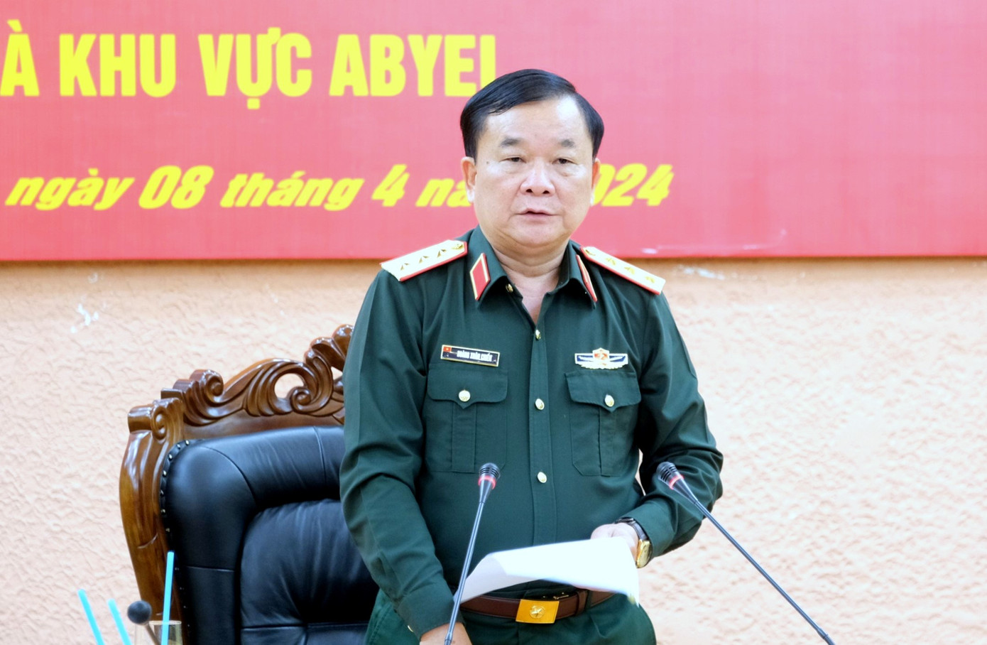 Thượng tướng Hoàng Xuân Chiến phát biểu giao nhiệm vụ cho 3 sĩ quan.