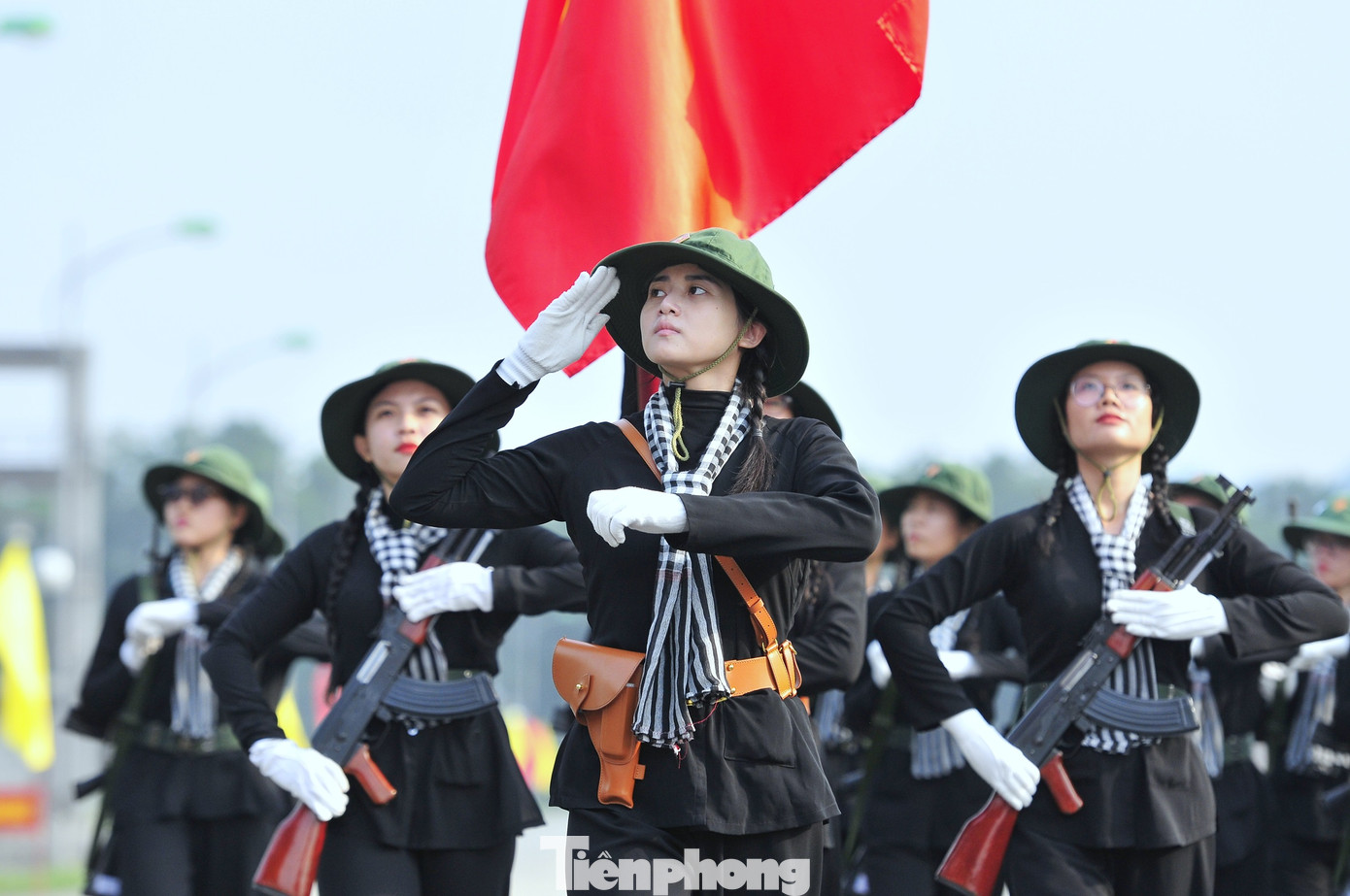 Trước khi kết thúc mỗi buổi tập, các bộ phận tập sẽ ghép khối để giáo viên kiểm tra.