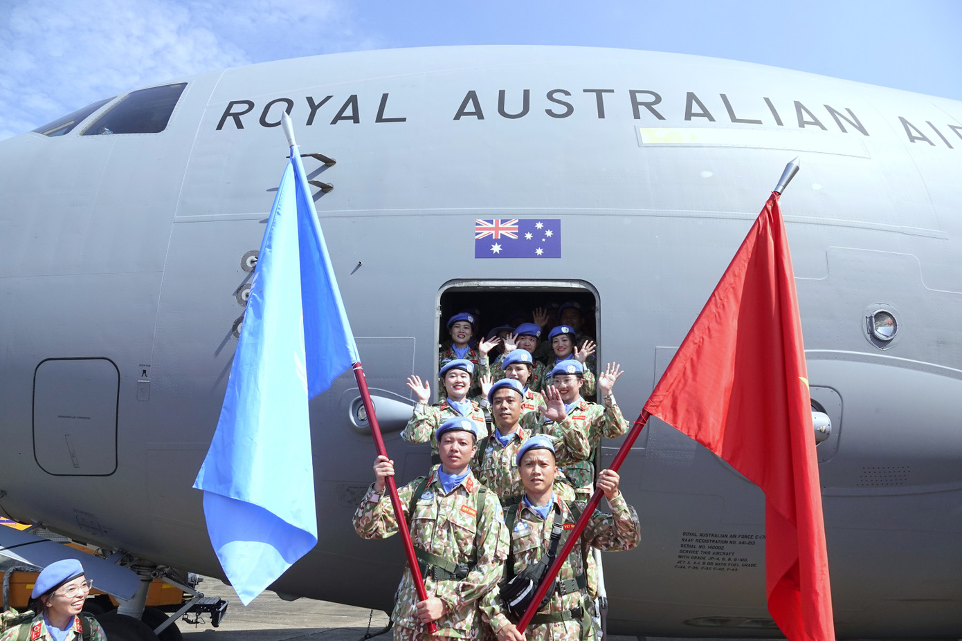 Trung úy Diệu Huyền cho biết, chị cùng các đồng đội đã được trang bị nhiều kiến thức về quy tắc làm việc tại Liên Hợp Quốc cùng các kiến thức về quân sự, hậu cần, kỹ năng sinh tồn, bồi dưỡng ngoại ngữ, công tác lễ tân đối ngoại...
