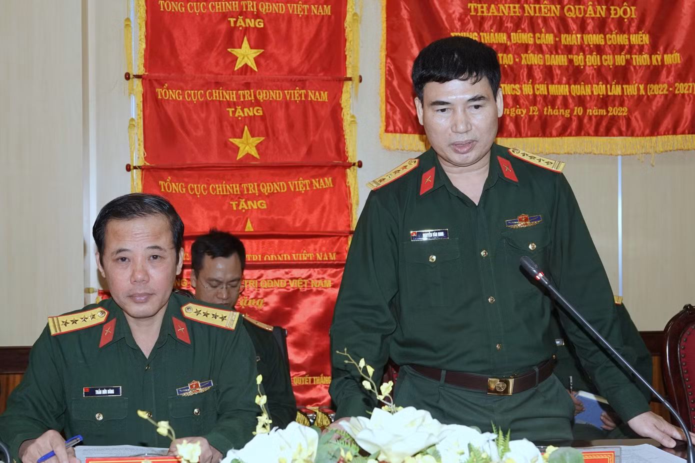 Đại biểu cơ quan chức năng Tổng cục Chính trị phát biểu tại hội nghị.