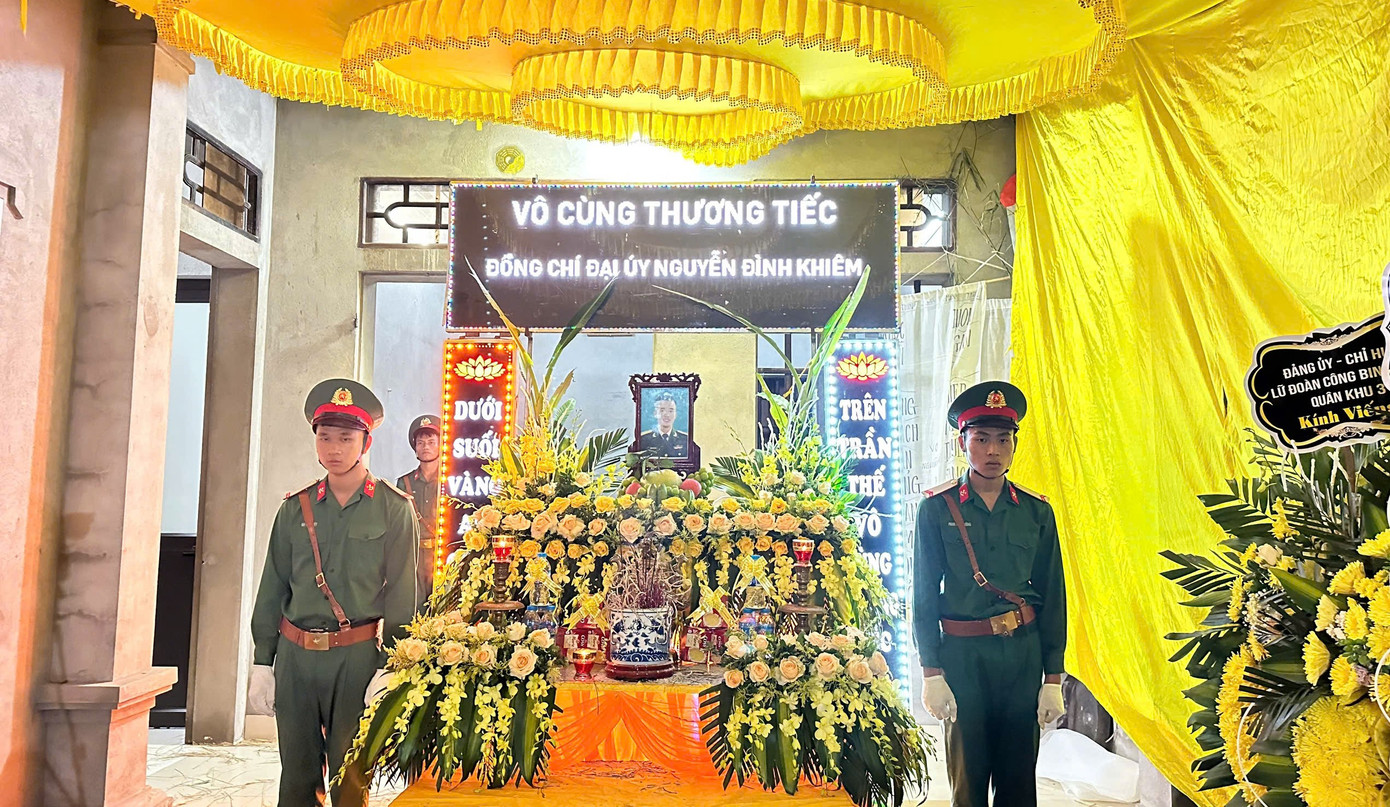 Lễ tang Đại úy Nguyễn Đình Khiêm được gia đình, đơn vị và chính quyền địa phương tổ chức tại quê nhà Ninh Bình.