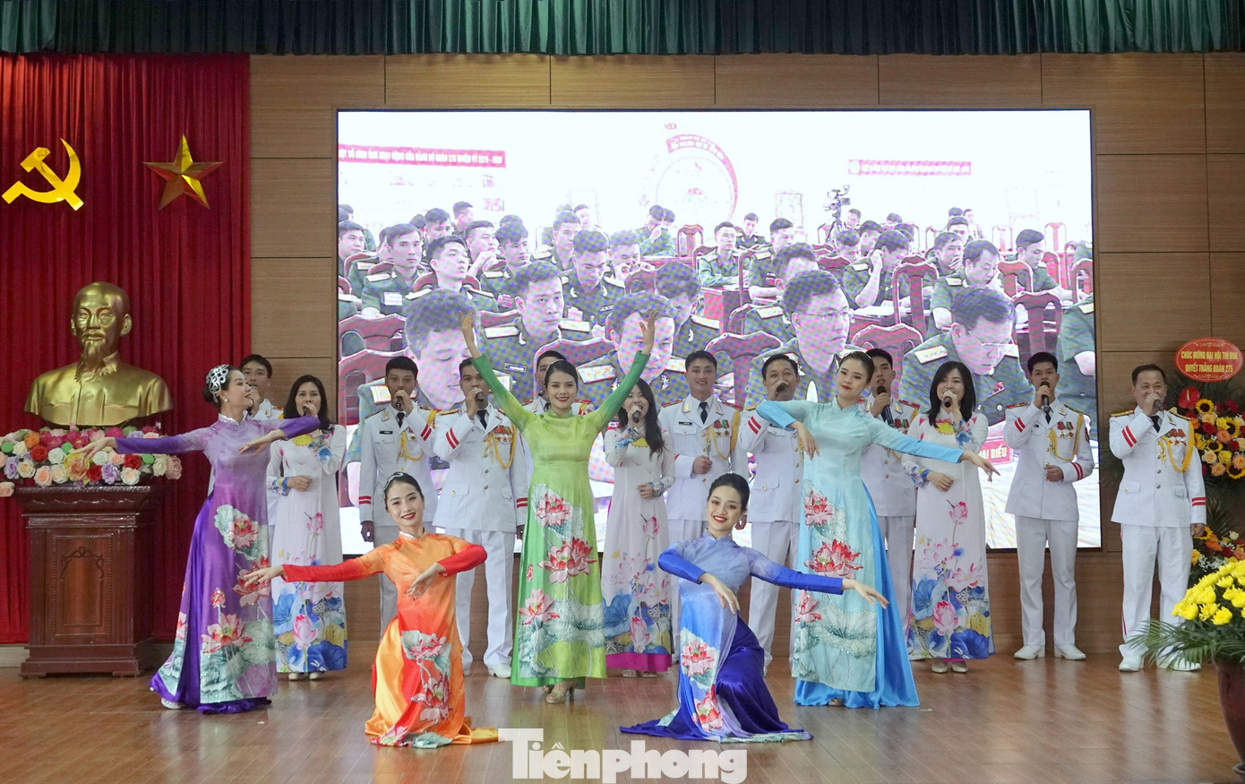 Chương trình văn nghệ chào mừng đại hội. Chương trình văn nghệ chào mừng đại hội.