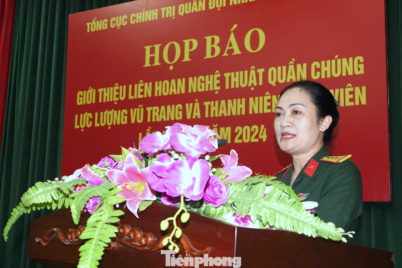 Lãnh đạo Phòng Văn hoá - Văn nghệ (Cục Tuyên huấn, Tổng cục Chính trị) thông tin về chương trình Liên hoan.