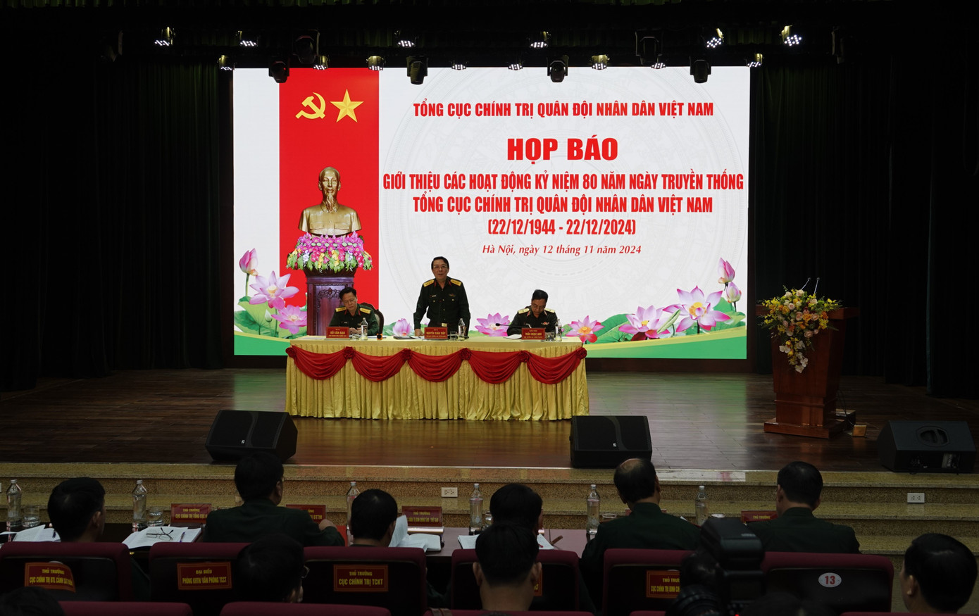 Quang cảnh họp báo. Quang cảnh họp báo.