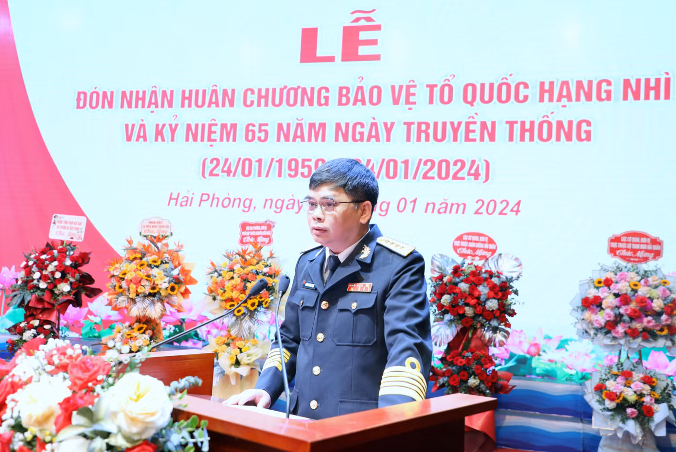 Đại tá Hoàng Lương Ngọc - Bí thư Đảng ủy Bộ Tham mưu, Phó Tham mưu trưởng Hải quân đọc diễn văn kỷ niệm.