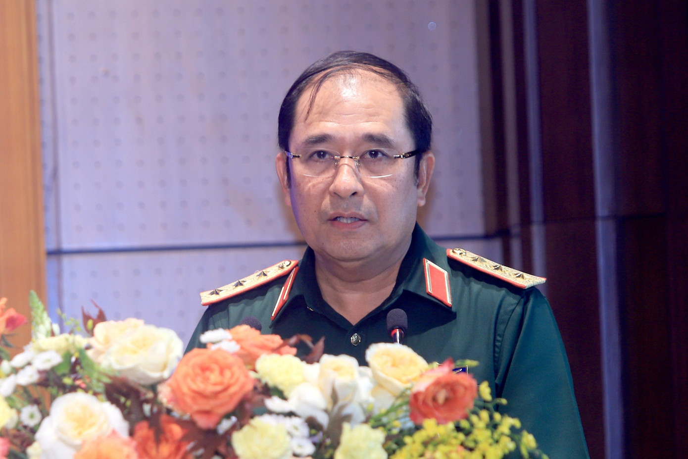 Thượng tướng Phùng Sĩ Tấn phát biểu tại hội nghị.