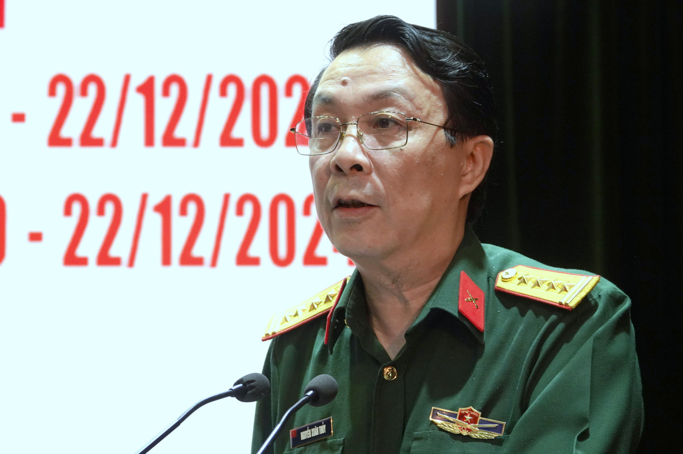 Đại tá Nguyễn Xuân Thủy - Phó Cục trưởng Cục Tuyên huấn (Tổng cục Chính trị) chia sẻ thông tin tại họp báo.