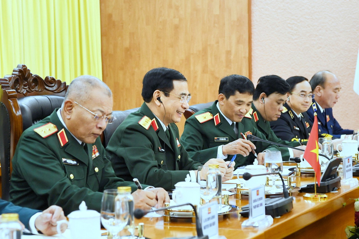 Quang cảnh hội đàm giữa hai đoàn.