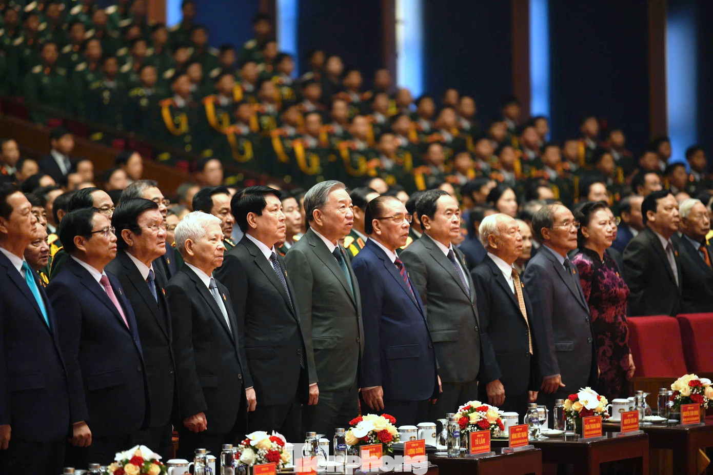 Đại biểu dự Lễ kỷ niệm làm lễ chào cờ. Đại biểu dự Lễ kỷ niệm làm lễ chào cờ.