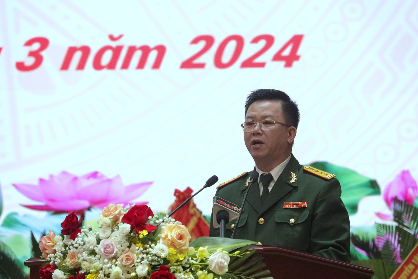 Đại tá Nguyễn Đình Đức - Trưởng ban Công đoàn Quốc phòng. Đại tá Nguyễn Đình Đức - Trưởng ban Công đoàn Quốc phòng.