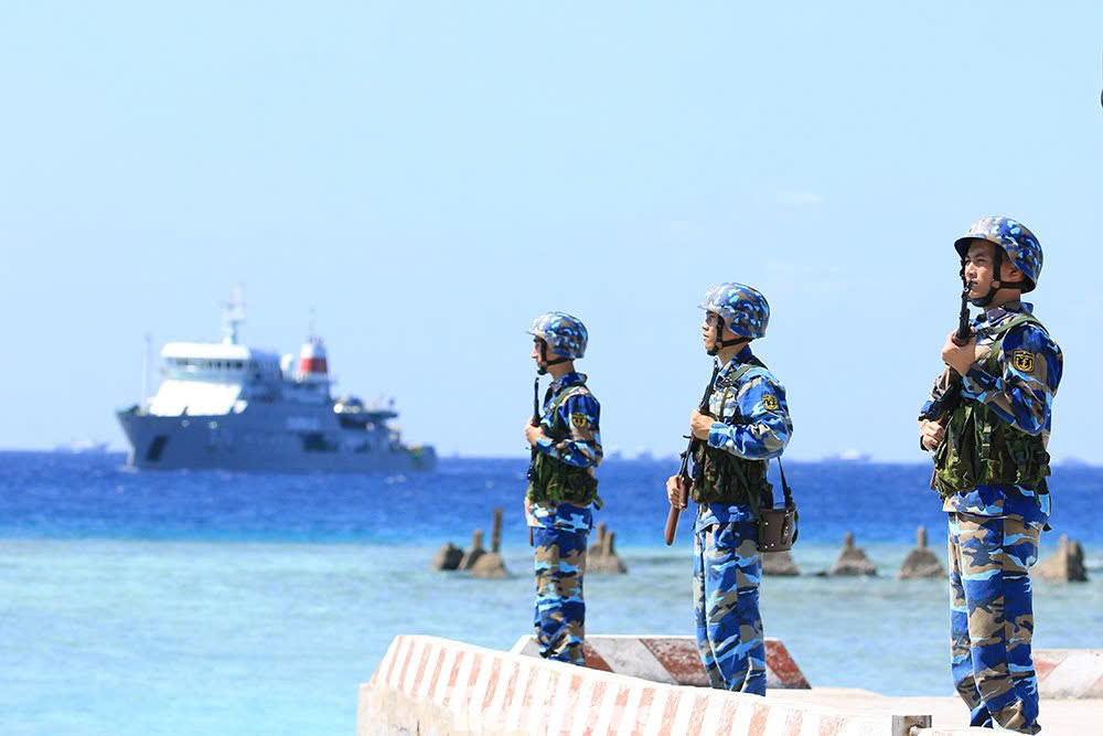 Chiến sĩ Lữ đoàn 146 (Vùng 4 Hải quân) canh giữ chủ quyền trên quần đảo Trường Sa. Chiến sĩ Lữ đoàn 146 (Vùng 4 Hải quân) canh giữ chủ quyền trên quần đảo Trường Sa.