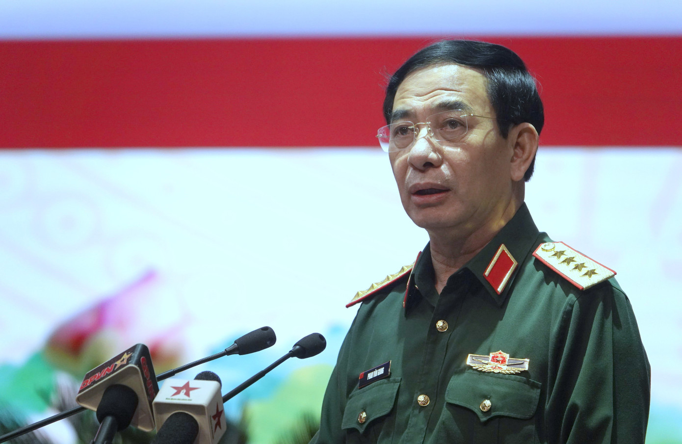 Bộ trưởng Bộ Quốc phòng Phan Văn Giang phát biểu chỉ đạo Hội thảo.