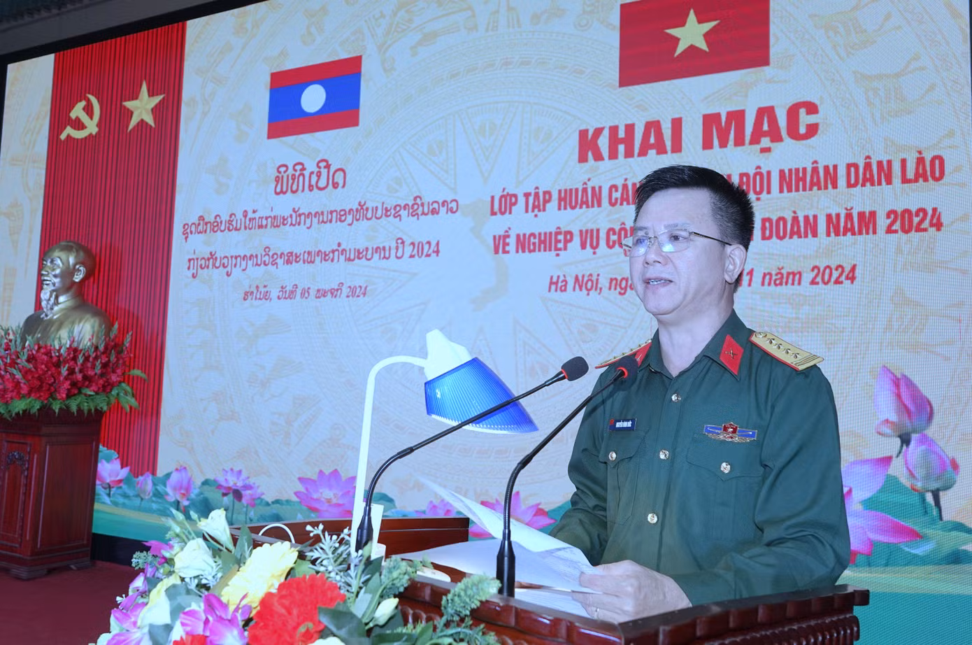 Đại tá Nguyễn Đình Đức - Trưởng Ban Công đoàn Quốc phòng, phát biểu khai mạc tập huấn.