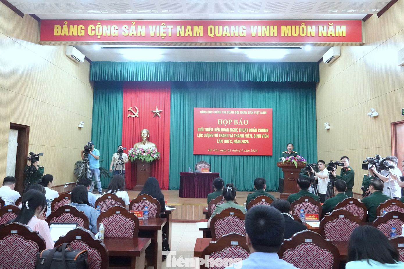 Quang cảnh họp báo.