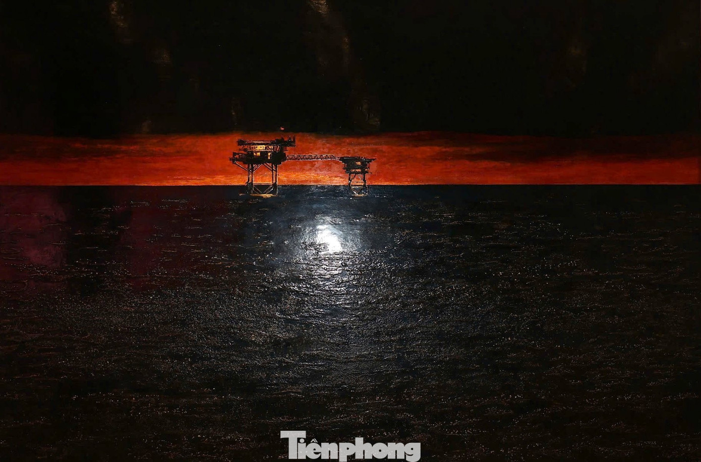 Tác phẩm hội họa “Bình minh nhà giàn DK1” của tác giả Trần Tuấn Long (Hà Nội) trưng bày tại triển lãm. Tác phẩm hội họa “Bình minh nhà giàn DK1” của tác giả Trần Tuấn Long (Hà Nội) trưng bày tại triển lãm.