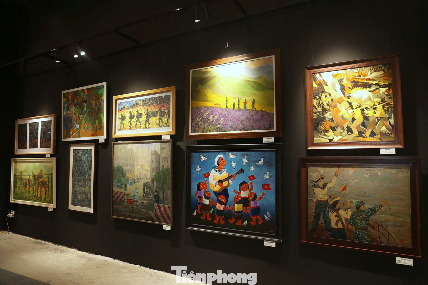 Những tác phẩm tiêu biểu được lựa chọn trưng bày tại triển lãm. Những tác phẩm tiêu biểu được lựa chọn trưng bày tại triển lãm.