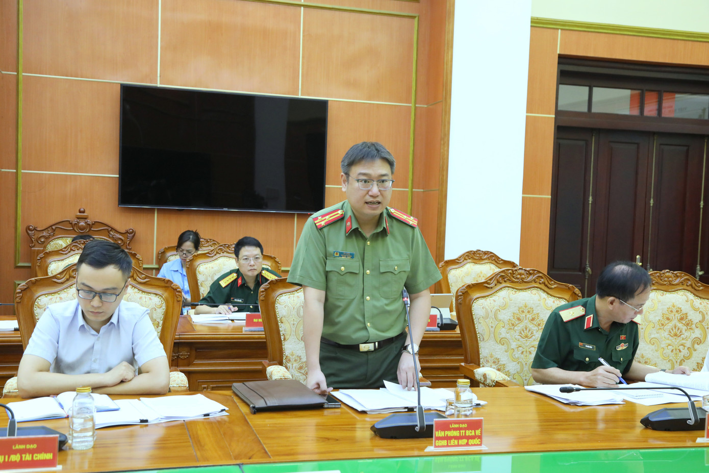 Đại diện Bộ Công an phát biểu tại phiên họp.