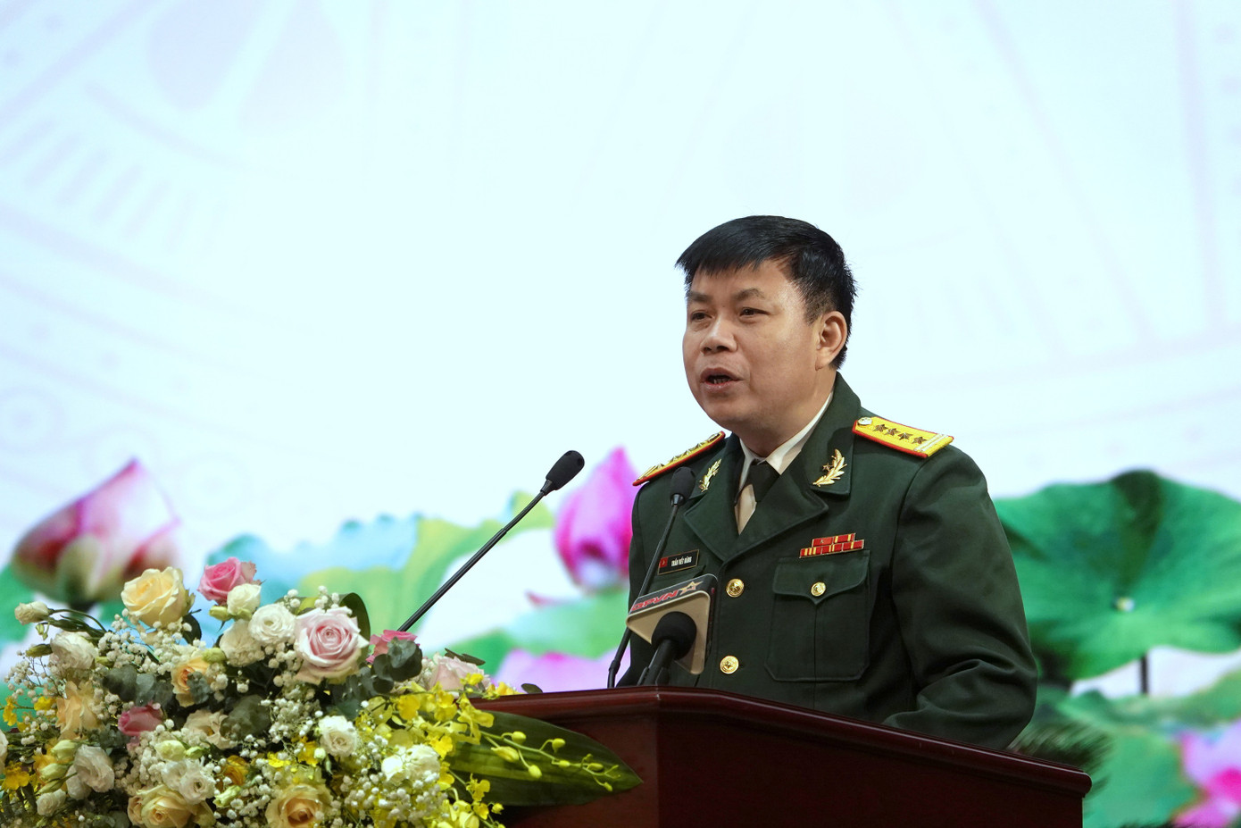 Đại tá Trần Viết Năng - Ủy viên Thường vụ Trung ương Đoàn, Trưởng ban Thanh niên Quân đội, phát biểu tại lễ tuyên dương.