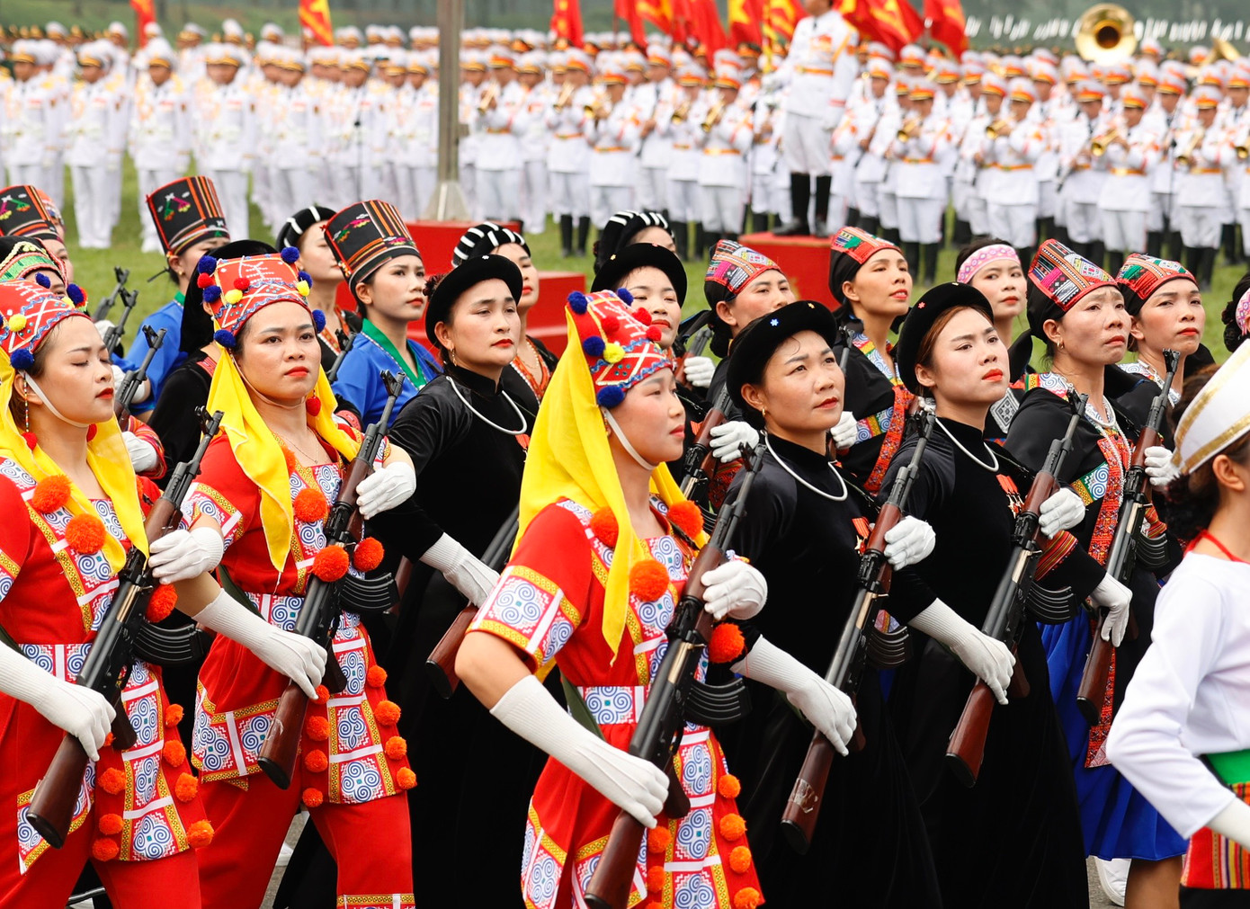 Khối nữ Dân quân các dân tộc Tây Bắc.