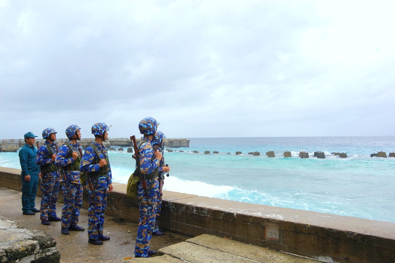 Bộ đội Hải quân và dân quân tuần tra bảo vệ đảo Trường Sa thuộc quần đảo Trường Sa. Bộ đội Hải quân và dân quân tuần tra bảo vệ đảo Trường Sa thuộc quần đảo Trường Sa.