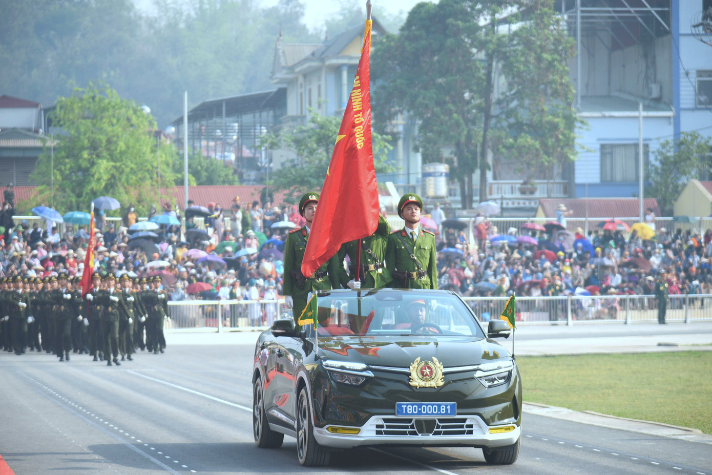 Các khối Công an nhân dân Việt Nam tham gia hợp luyện tại sân vận động Điện Biên.