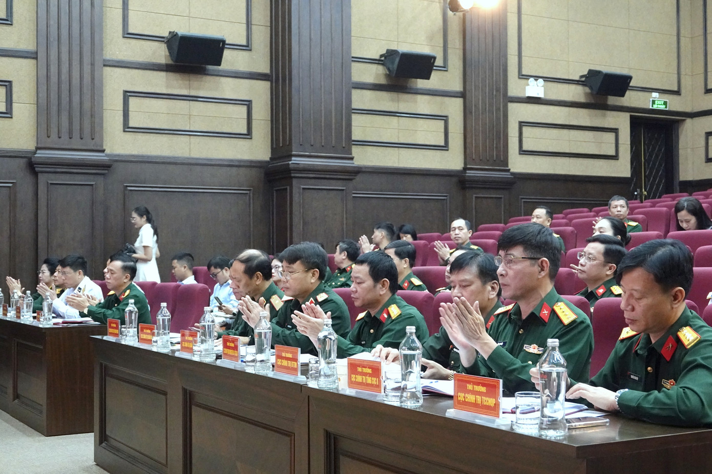 Các đại biểu tham dự họp báo. Các đại biểu tham dự họp báo.