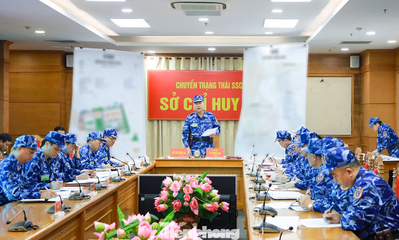Tư lệnh Cảnh sát biển Lê Quang Đạo quán triệt mệnh lệnh chuyển trạng thái sẵn sàng chiến đấu.