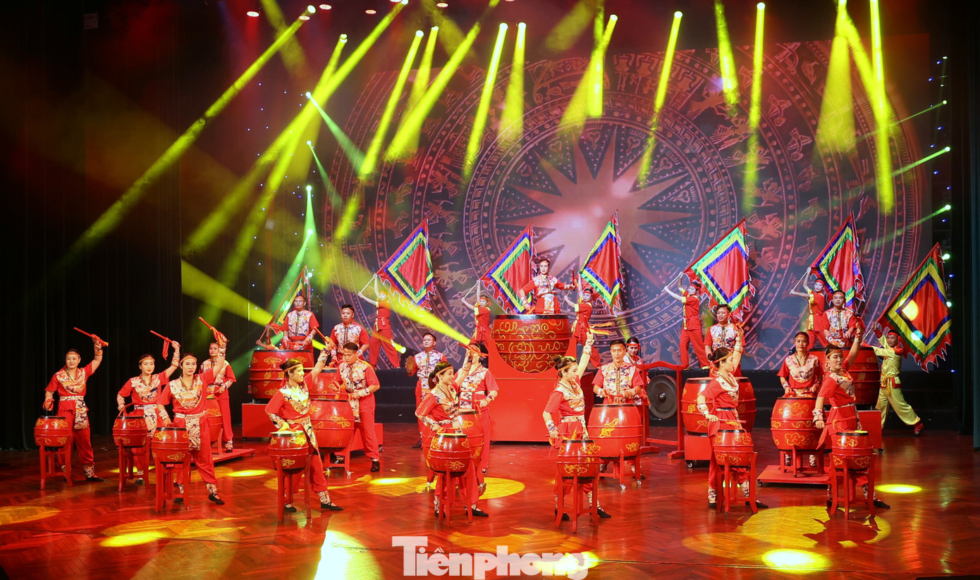 Theo kế hoạch, liên hoan sẽ bế mạc vào ngày 1/11. Theo kế hoạch, liên hoan sẽ bế mạc vào ngày 1/11.