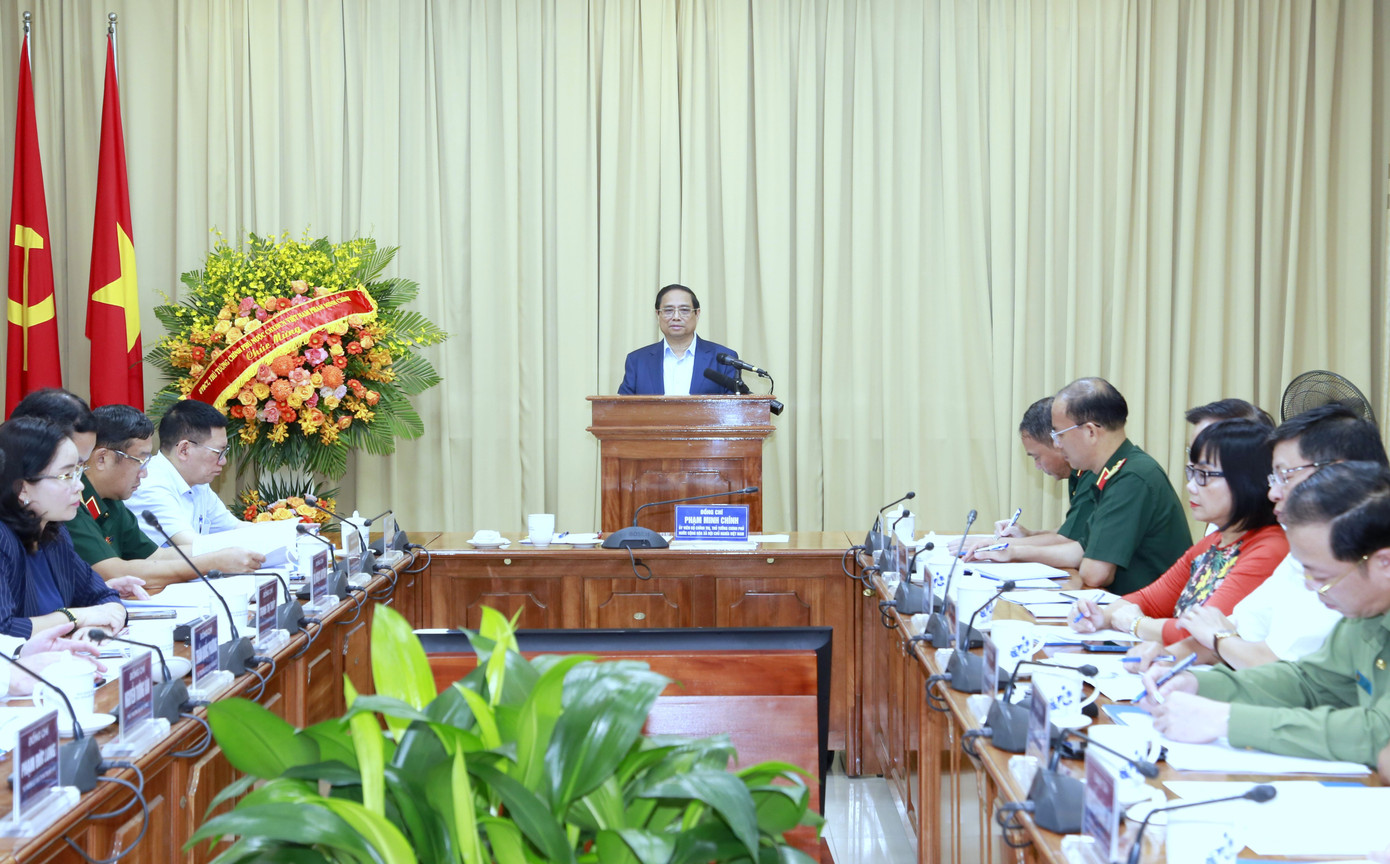 Thủ tướng Chính phủ Phạm Minh Chính nhất trí với đề xuất của BQL Lăng tiếp tục mở cửa Lăng Chủ tịch Hồ Chí Minh trở lại, đón đồng bào và khách quốc tế vào viếng Bác từ ngày 13/8/2024, sau khi tạm đóng cửa tiến hành tu bổ từ ngày 10/6/2024.