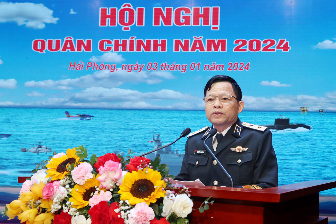 Trung tướng Nguyễn Văn Bổng - Chính ủy Hải quân, phát biểu tại hội nghị. Trung tướng Nguyễn Văn Bổng - Chính ủy Hải quân, phát biểu tại hội nghị.