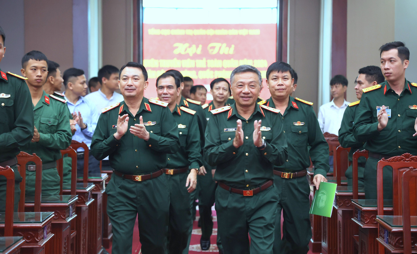 Lãnh đạo Tổng cục Chính trị Quân đội nhân dân Việt Nam và các đại biểu tới dự chương trình bế mạc. Lãnh đạo Tổng cục Chính trị Quân đội nhân dân Việt Nam và các đại biểu tới dự chương trình bế mạc.