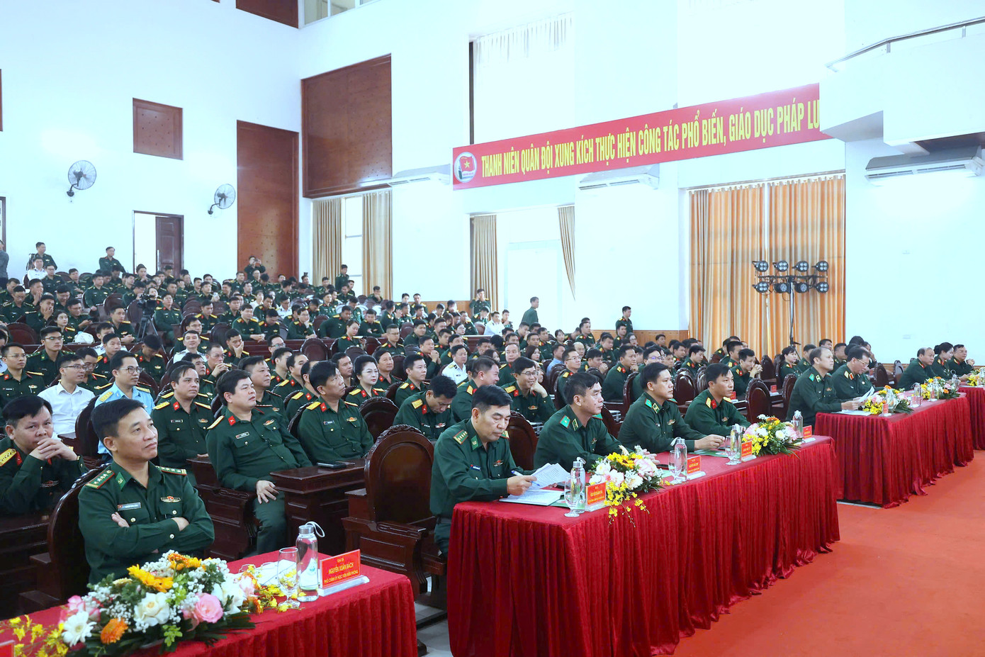 Quang cảnh hội nghị. Quang cảnh hội nghị.