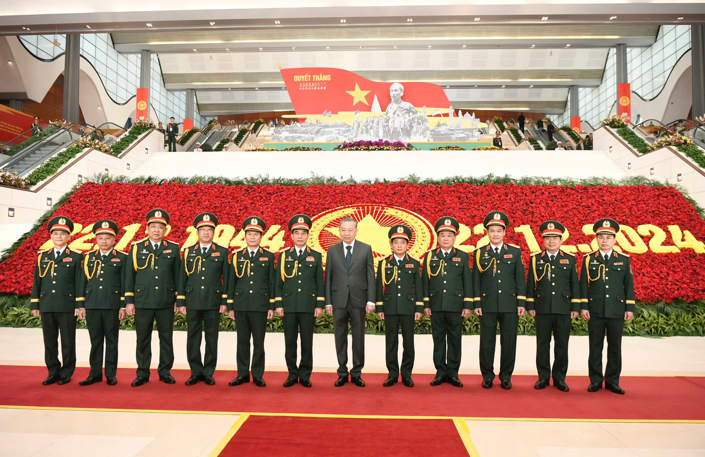 Tổng Bí thư Tô Lâm với các đồng chí lãnh đạo Quân ủy Trung ương, Bộ Quốc phòng. Tổng Bí thư Tô Lâm với các đồng chí lãnh đạo Quân ủy Trung ương, Bộ Quốc phòng.