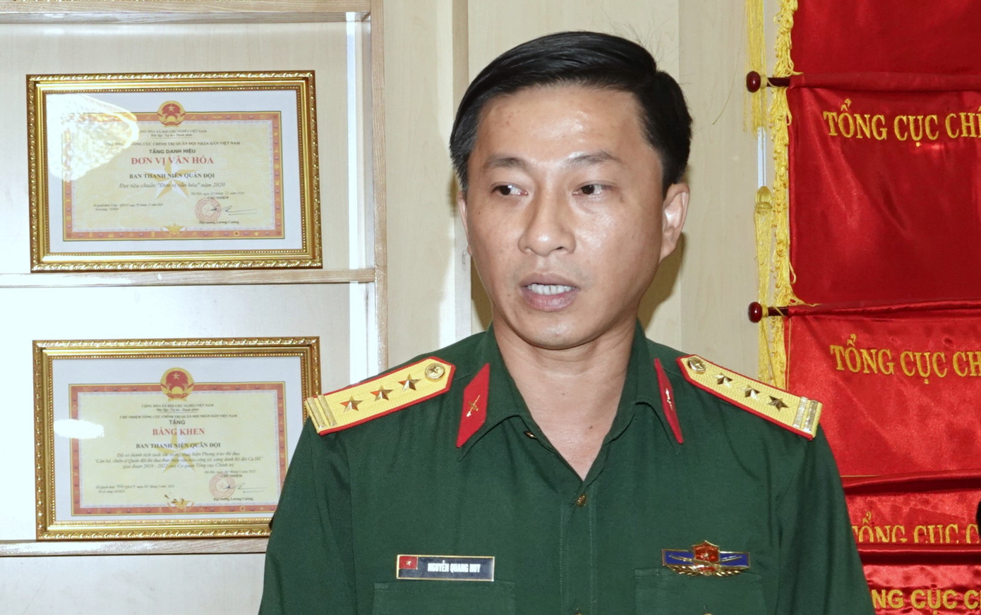 Thượng tá Nguyễn Quang Huy phát biểu. Thượng tá Nguyễn Quang Huy phát biểu.