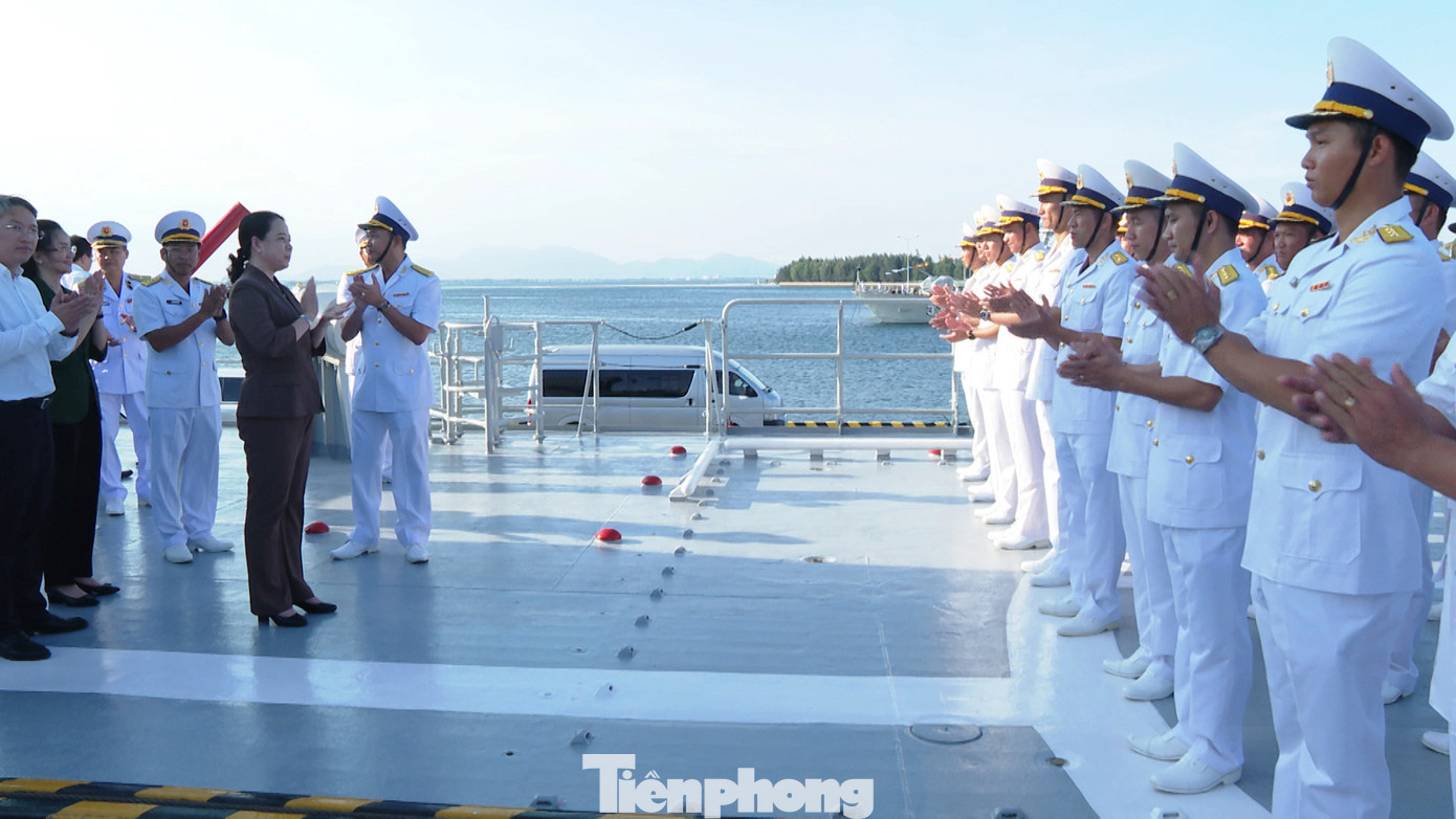 Phó Chủ tịch nước Võ Thị Ánh Xuân tới thăm, trò chuyện với cán bộ, chiến sĩ Lữ đoàn 162 (Vùng 4 Hải quân). Ảnh: PV Phó Chủ tịch nước Võ Thị Ánh Xuân tới thăm, trò chuyện với cán bộ, chiến sĩ Lữ đoàn 162 (Vùng 4 Hải quân). Ảnh: PV