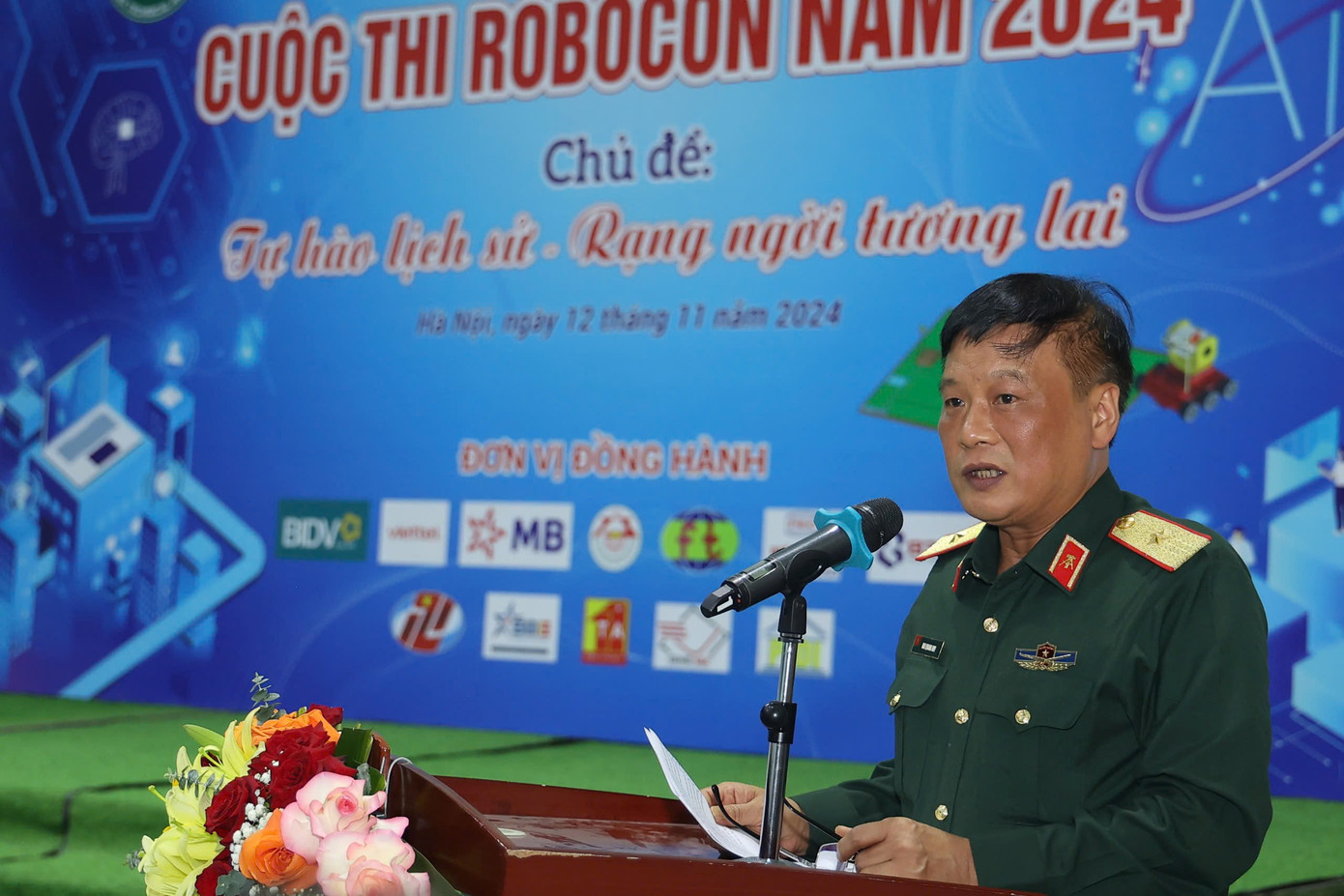 Thiếu tướng Mai Quang Huy - Phó Giám đốc Học viện Kỹ thuật Quân sự, phát biểu khai mạc chung kết Robocon 2024. Thiếu tướng Mai Quang Huy - Phó Giám đốc Học viện Kỹ thuật Quân sự, phát biểu khai mạc chung kết Robocon 2024.