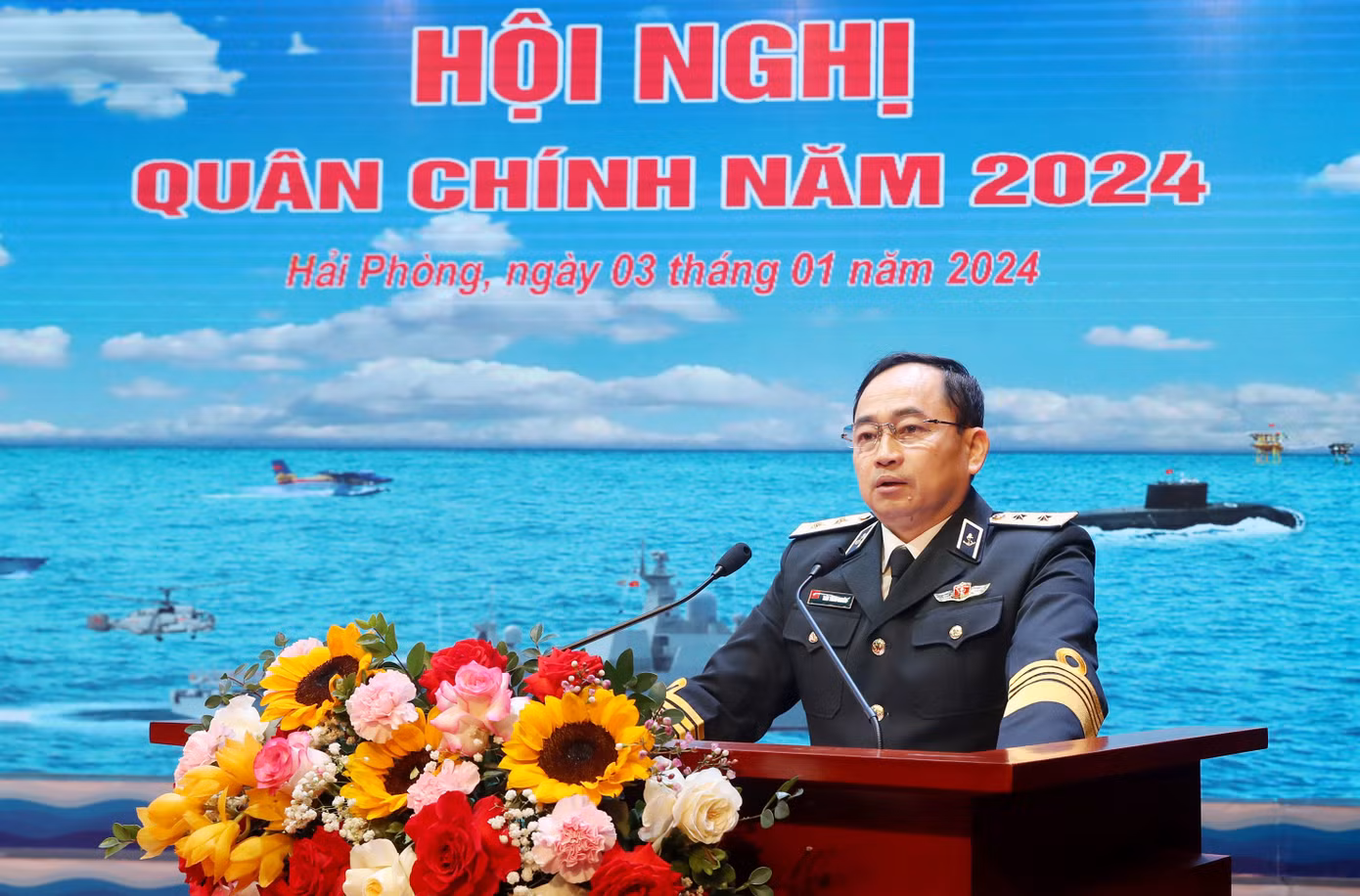 Phó Đô đốc Trần Thanh Nghiêm - Tư lệnh Hải quân, phát biểu tại hội nghị.