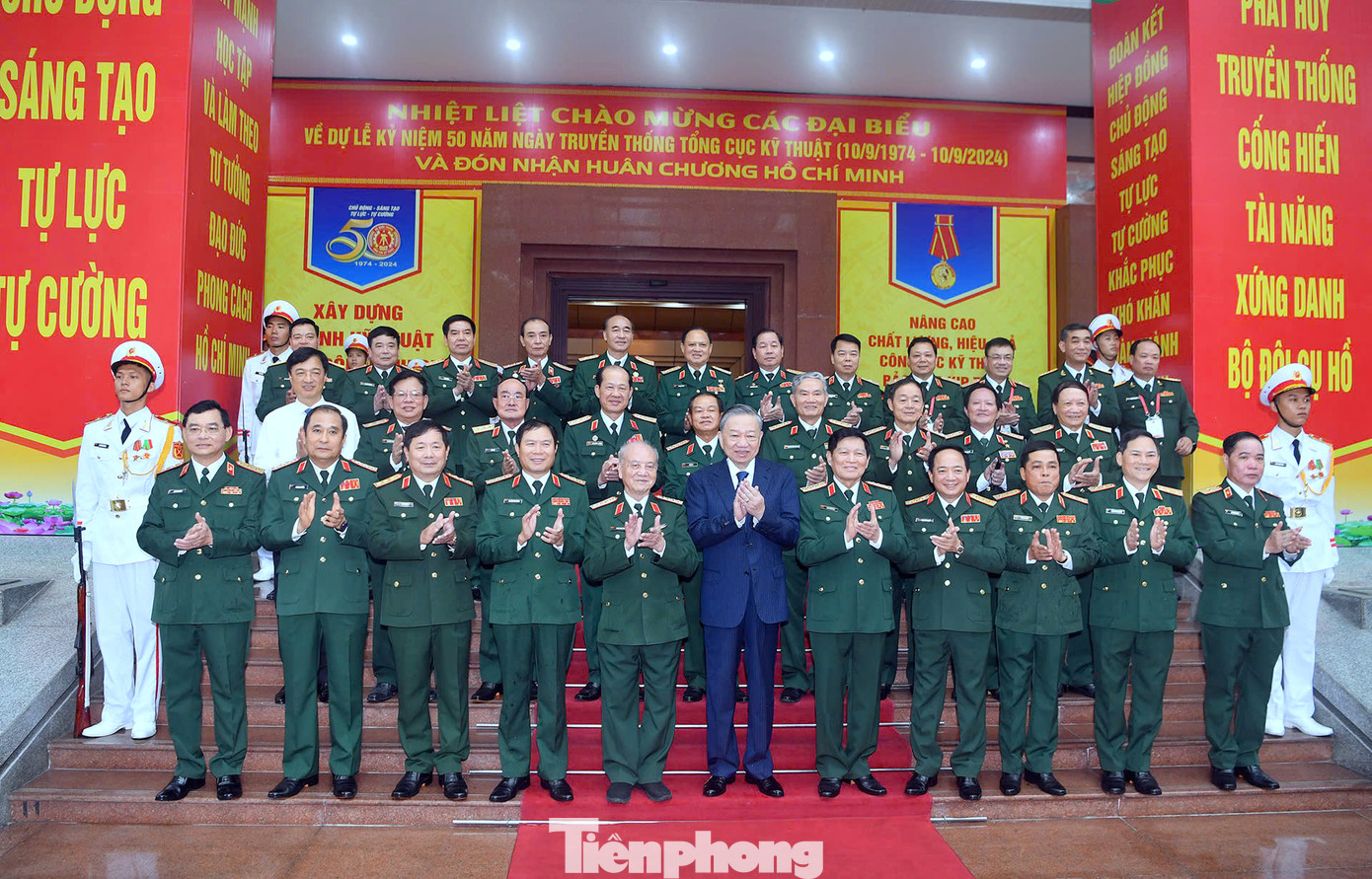 Tổng Bí thư, Chủ tịch nước Tô Lâm cùng các đại biểu dự Lễ kỷ niệm 50 năm Ngày truyền thống Tổng cục Kỹ thuật.