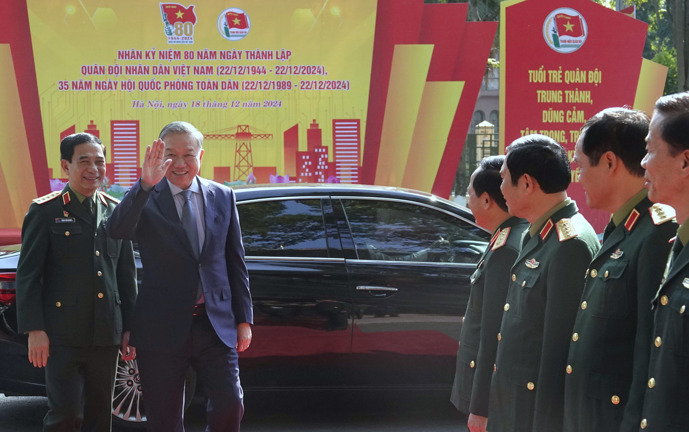 Lãnh đạo Quân ủy Trung ương - Bộ Quốc phòng đón Tổng Bí thư Tô Lâm tới dự chương trình.