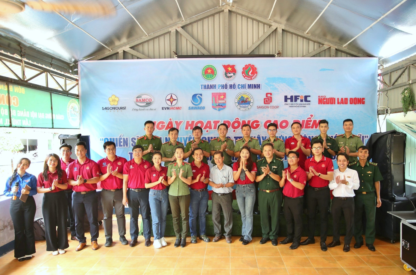 Thiếu tá Nguyễn Minh Hiếu - Chính trị viên Đồn Biên phòng Thạnh An, cho biết, chương trình cũng là dịp ĐVTN trong đơn vị được rèn luyện, cống hiến, trưởng thành; tạo lối sống đẹp vì cộng đồng; tăng cường mối quan hệ đoàn kết giữa tuổi trẻ đơn vị với ĐVTN địa phương và các đơn vị kết nghĩa. Thiếu tá Nguyễn Minh Hiếu - Chính trị viên Đồn Biên phòng Thạnh An, cho biết, chương trình cũng là dịp ĐVTN trong đơn vị được rèn luyện, cống hiến, trưởng thành; tạo lối sống đẹp vì cộng đồng; tăng cường mối quan hệ đoàn kết giữa tuổi trẻ đơn vị với ĐVTN địa phương và các đơn vị kết nghĩa.