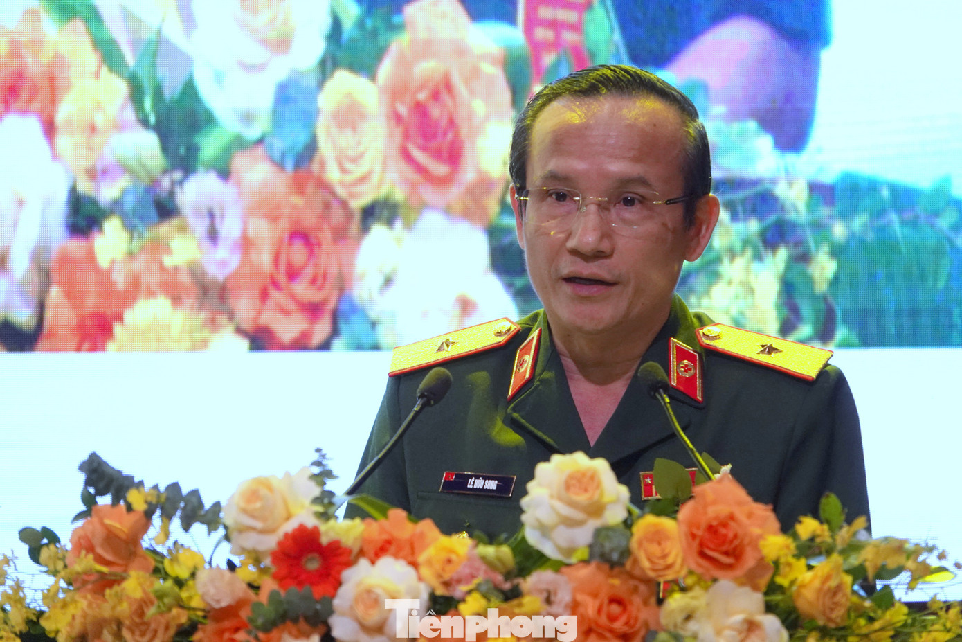 Thiếu tướng, GS.TS Lê Hữu Song - Giám đốc Bệnh viện TƯQĐ 108, phát biểu khai mạc đại hội.