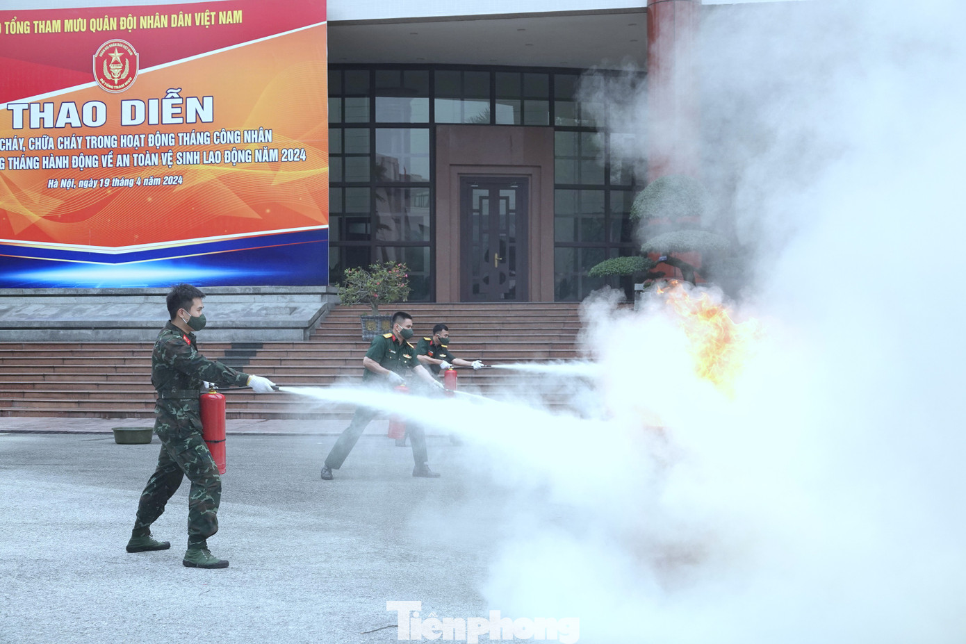 Ngay sau lễ phát động, một số lực lượng của Bộ Tổng tham mưu đã tiến hành thao diễn phòng cháy, chữa cháy, tại trụ sở Bộ Quốc phòng.