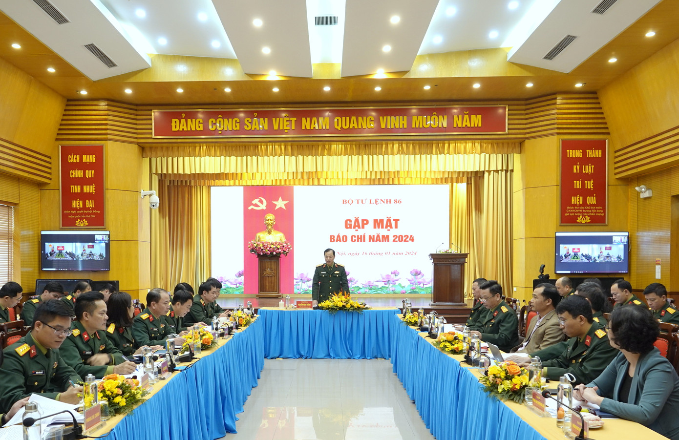 Quang cảnh chương trình gặp mặt.