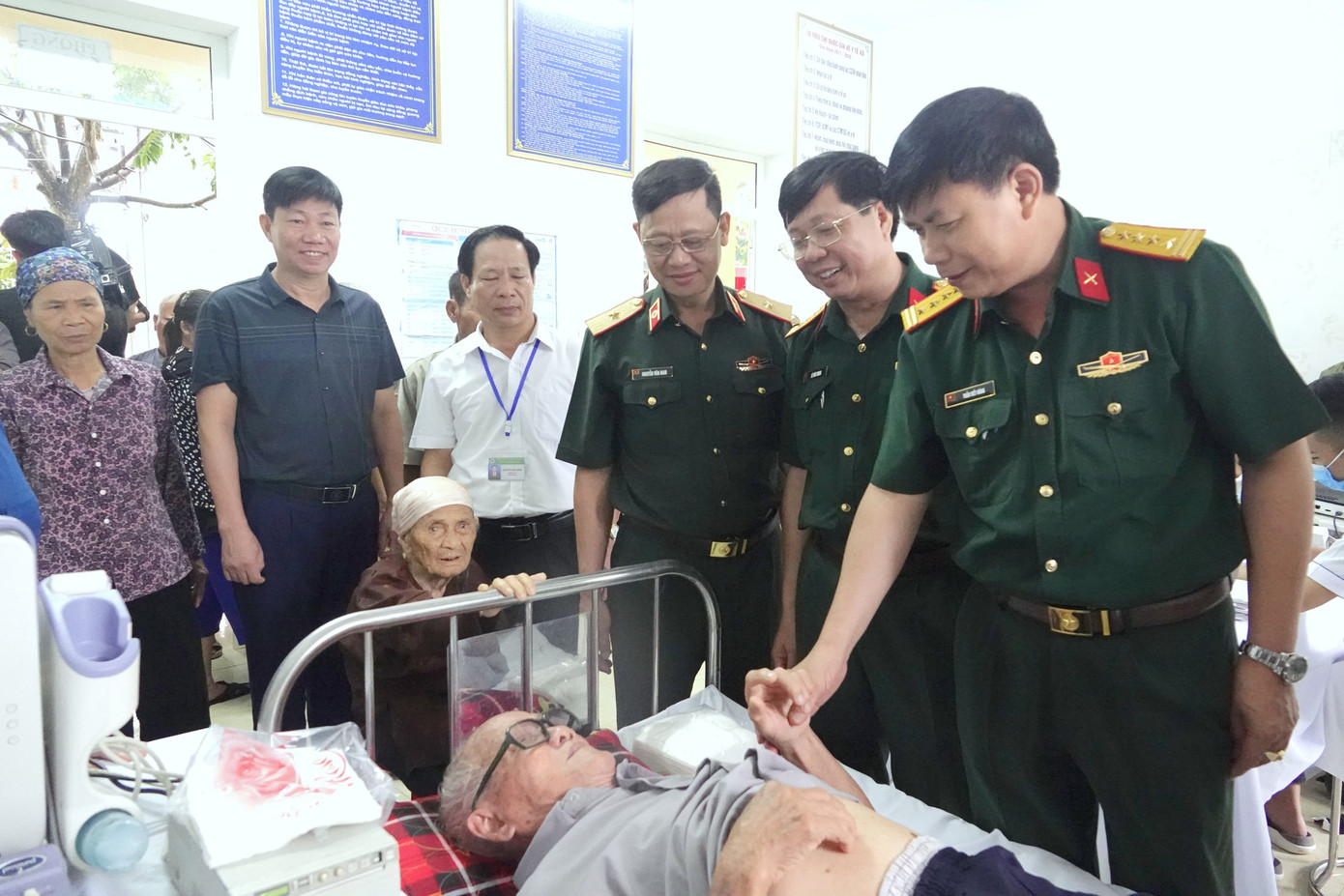 Ban tổ chức chương trình thăm hỏi, động viên đối tượng chính sách tới khám chữa bệnh miễn phí trong khuôn khổ chương trình “Tháng 7 tri ân” tại huyện Hoằng Hóa, tỉnh Thanh Hóa.