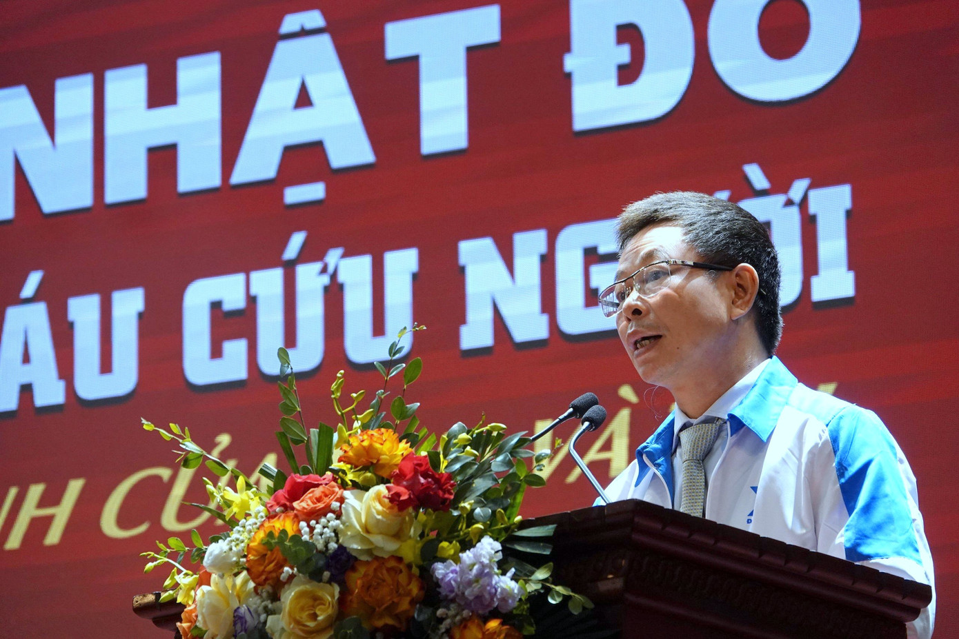 Nhà báo Phùng Công Sưởng - Phó Tổng biên tập Báo Tiền Phong, phát biểu tại ngày hội. Nhà báo Phùng Công Sưởng - Phó Tổng biên tập Báo Tiền Phong, phát biểu tại ngày hội.