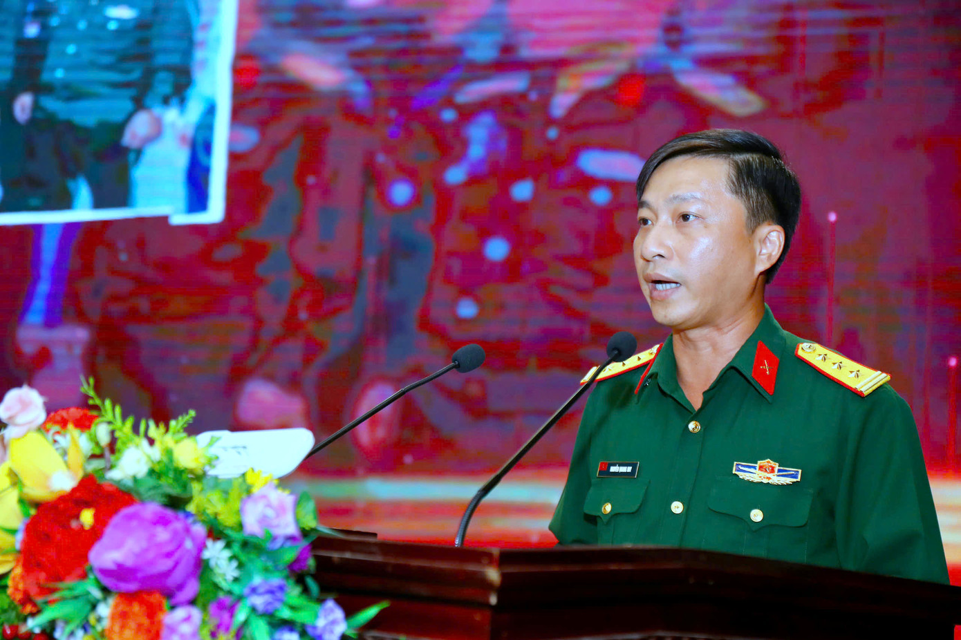 Thượng tá Nguyễn Quang Huy - Phụ trách Trưởng Ban Thanh niên Quân đội, thông tin về kết quả lớp bồi dưỡng. Thượng tá Nguyễn Quang Huy - Phụ trách Trưởng Ban Thanh niên Quân đội, thông tin về kết quả lớp bồi dưỡng.