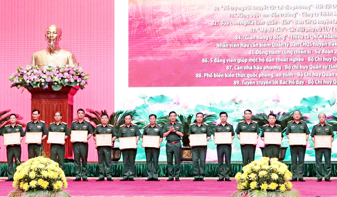 Tại hội nghị, 40 tập thể và 20 cá nhân đại diện cho các tập thể, cá nhân có thành tích xuất sắc trong thực hiện Kết luận 01 và Nghị quyết 847 đã được trao thưởng. Tại hội nghị, 40 tập thể và 20 cá nhân đại diện cho các tập thể, cá nhân có thành tích xuất sắc trong thực hiện Kết luận 01 và Nghị quyết 847 đã được trao thưởng.