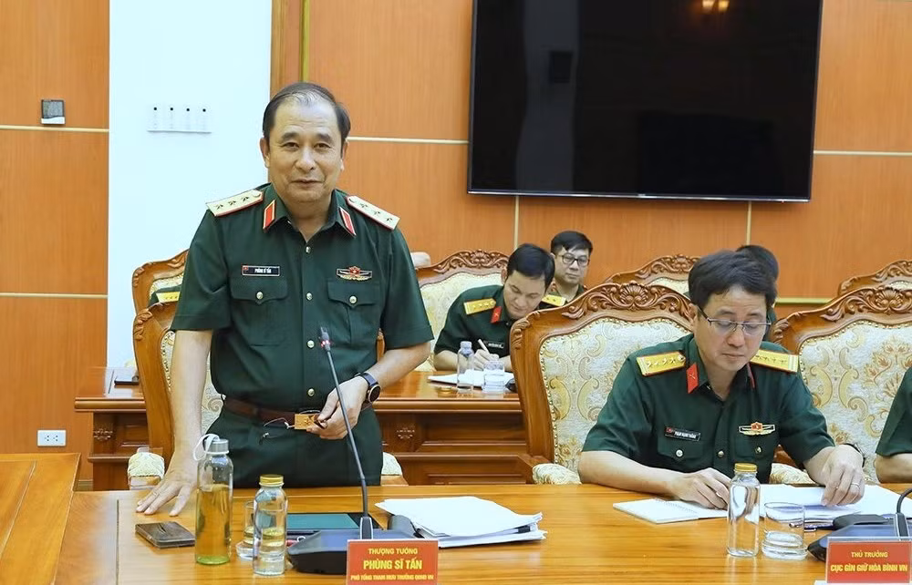 Phát biểu tại phiên họp, Thượng tướng Phùng Sĩ Tấn - Phó Tổng tham mưu trưởng Quân đội nhân dân Việt Nam, nhấn mạnh vấn đề bảo đảm chế độ chính sách cho các lực lượng tham gia hoạt động GGHB LHQ vì đây là hoạt động khó khăn, vất vả, tiềm ẩn nhiều nguy hiểm và rủi ro. Phát biểu tại phiên họp, Thượng tướng Phùng Sĩ Tấn - Phó Tổng tham mưu trưởng Quân đội nhân dân Việt Nam, nhấn mạnh vấn đề bảo đảm chế độ chính sách cho các lực lượng tham gia hoạt động GGHB LHQ vì đây là hoạt động khó khăn, vất vả, tiềm ẩn nhiều nguy hiểm và rủi ro.